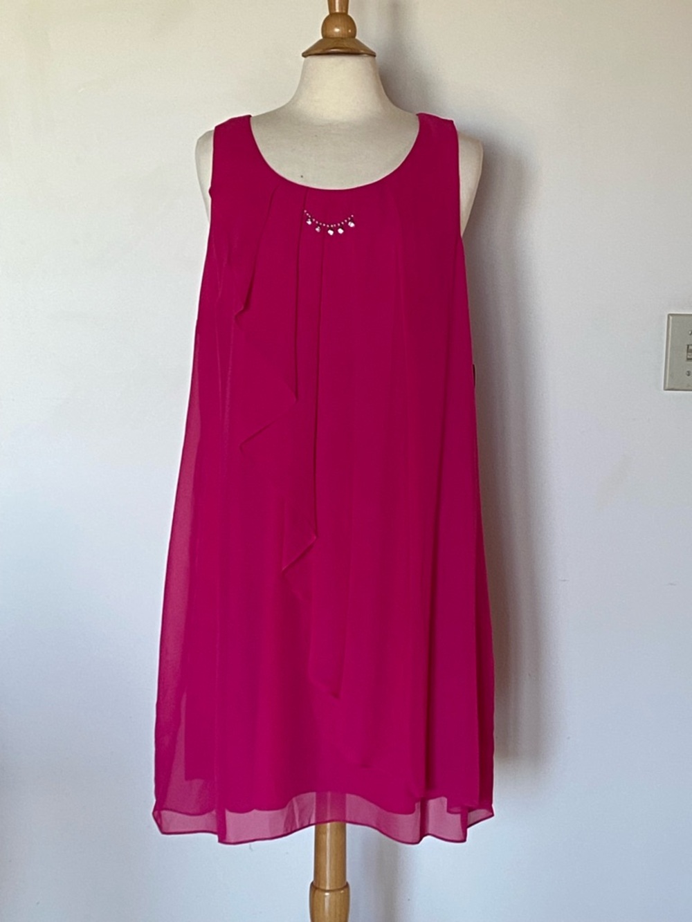 NWT SLNY Sleeveless Fuchsia Chiffon Shift Dress Sz 16